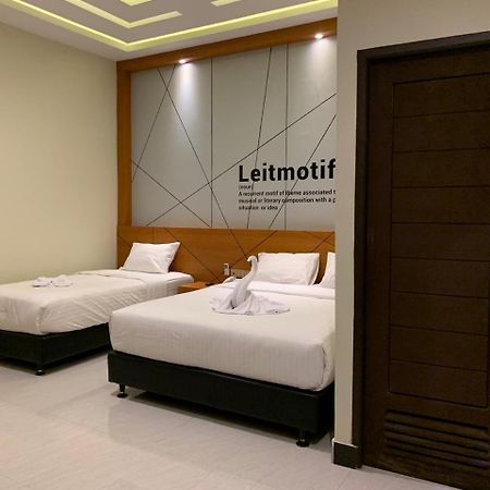 Bless Hotels Sintang ภายนอก รูปภาพ