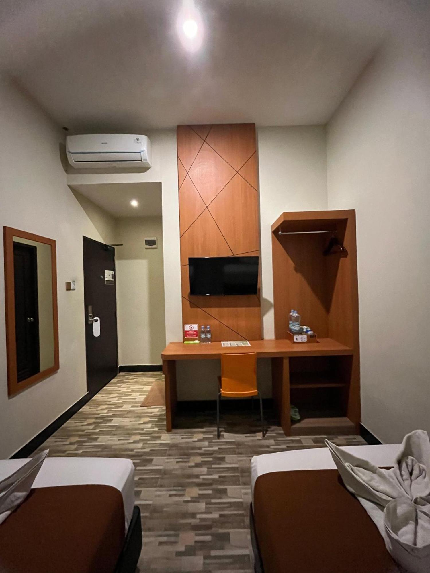 Bless Hotels Sintang ภายนอก รูปภาพ