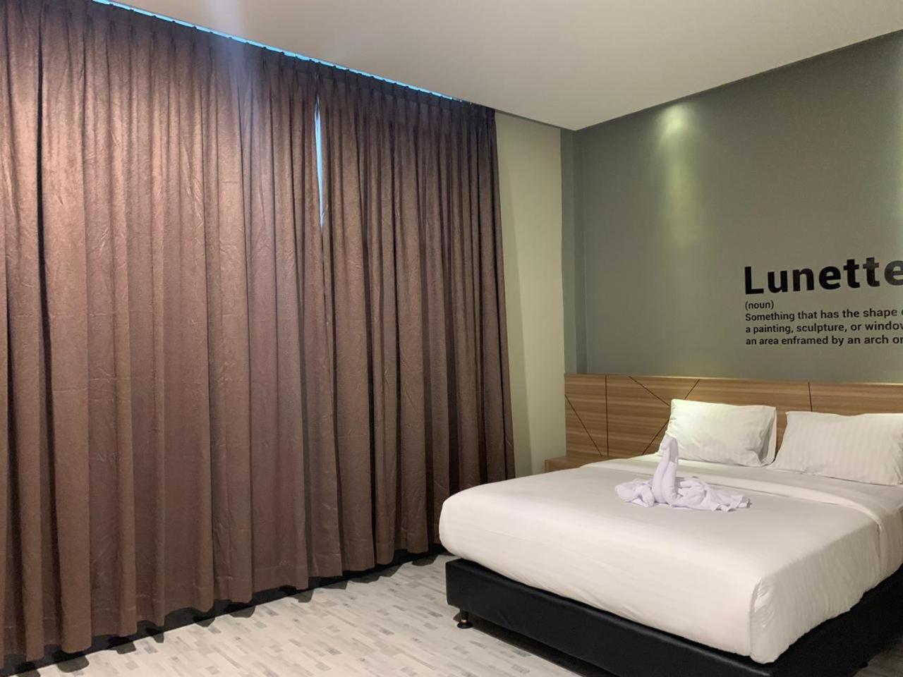 Bless Hotels Sintang ภายนอก รูปภาพ