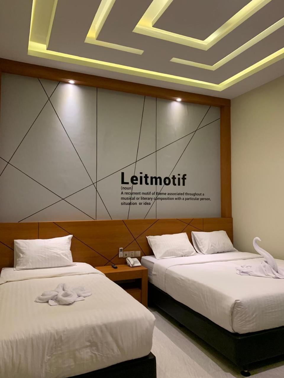 Bless Hotels Sintang ภายนอก รูปภาพ