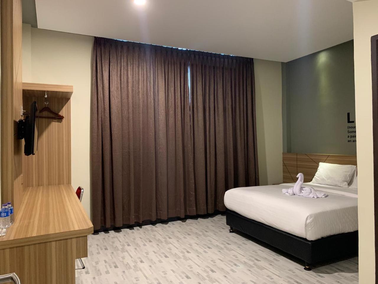 Bless Hotels Sintang ภายนอก รูปภาพ
