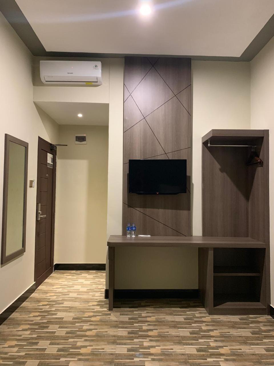 Bless Hotels Sintang ภายนอก รูปภาพ